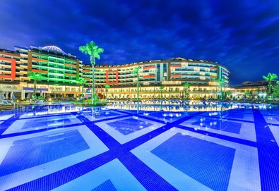 Почивка в Турция с автобус! 5 нощувки на човек на база Ultra all inclusive в Lonicera Resort & Spa 5*, Анталия, Турска ривиера с организиран автобусен транспорт от София - Снимка