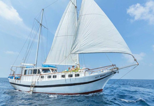 Komandoo Maldives Island Resort - снимка - 16