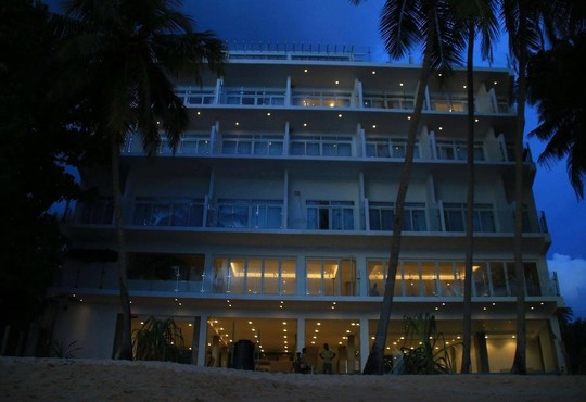 Sayura Beach Hotel - снимка - 3