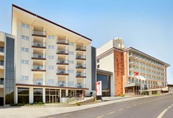 Ramada Hotel & Suites By Wyndham Kusadasi - Снимка