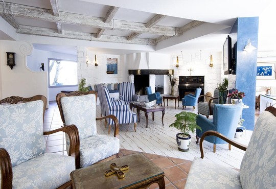 Flora Suites Hotel - снимка - 6