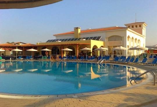 Aktea Beach Hotel - снимка - 3
