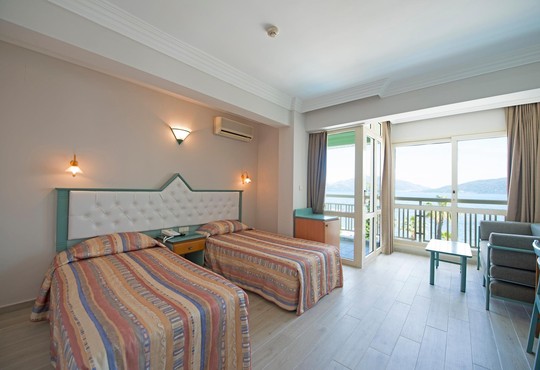 Flamingo Beach Hotel - снимка - 12