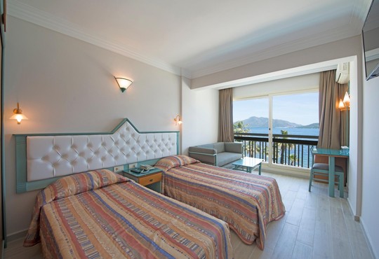 Flamingo Beach Hotel - снимка - 13