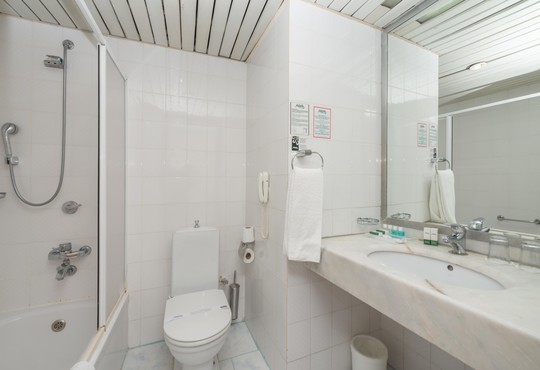 Adonis Hotel - снимка - 11