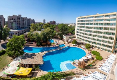 Морска почивка само на 150 м. от плажа в Сл. бряг - Гранд Хотел Нирвана! 1/3/5 нощ., All Inclusive, открит басейн и детски басейн, бар на басейна и вечерен бар с вкл. напитки, чадъри и шезлонги на плажа, детска анимация, безплатно за дете до 6.99 г.; - Снимка
