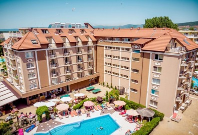 6-ти септември в Бахами Резиденс 3*, Слънчев Бряг! Нощувка на база All Inclusive, открит басейн с шезлонги и чадъри, детски басейн, безплатно за дете до 11.99 г. - Снимка