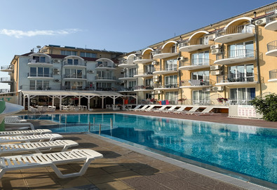 Лятна почивка на 50 м от морския бряг в Хотел Минт, Равда! Нощувка без изхранване, басейн, безплатно за дете до 4.99 г - Снимка