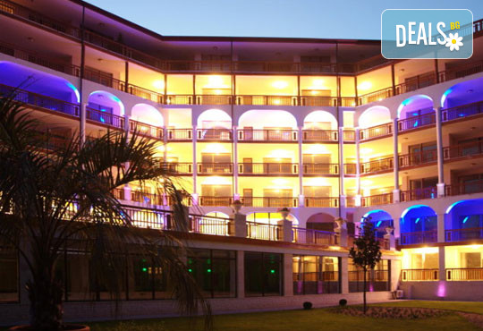 Хотел Естрея Резиденс 4* - снимка - 2