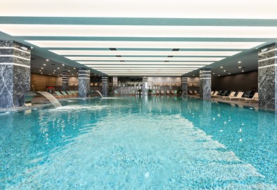 Великден в най-новия хотел в Хисаря - Empire Balneo & SPA 5*/ Хотел Империя 5* ! Нощувка със закуска и вечеря, Празнична Великденска вечеря на 20.04, DJ програма, минерални басейни, богат СПА център, детски кът, анимация, безплатно за дете до 11.99 г. - Снимка