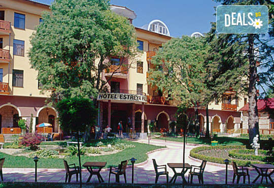 Хотел Естрея Палас 4* - снимка - 1
