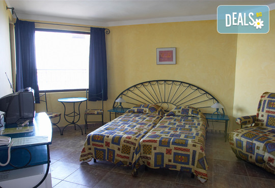 Хотел Парнас 3* - снимка - 2