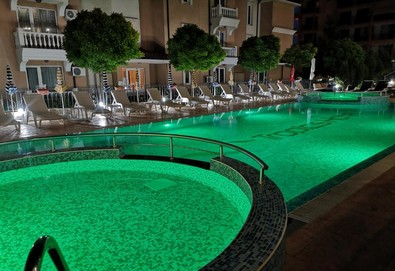Ранни записвания за лятна почивка на море в хотел Тропикс 3*, Св. Влас! 1 нощувка на база Ultra All Inclusive, Сладолед, включен към следобедната закуска, джакузи и открит басейн, безплатно за дете до 6.99 г. - Снимка