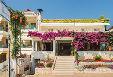 Нощувка на база Закуска,Закуска и вечеря в Loutra Beach Hotel 3*, Лутра, Халкидики - Снимка
