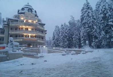 Петзвездна СПА почивка в Хотел Феста Уинтър Палас 5*, к.к. Боровец! Нощувка, закуска, възможност за вечеря, басейн, релакс зона, безплатно за дете до 3.99 г. - Снимка