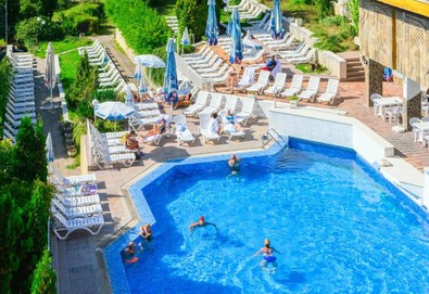 СПА ваканция в Балнеохотел Камена 3*, Велинград! Нощувка със закуска, вътрешен и външен минерален басейн, сауна, парна баня, фитнес, паркинг, безплатно за дете до 5.99 г. - Снимка
