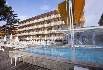 СПА почивка в Балнеохотел Аура 3*, Велинград! Нощувка със закуска, обяд и вечеря, уелнес пакет 3 топли минерални басейни, солен басейн, контрастен басейн, сауна, парна баня и тропически душ, безплатно за дете до 3.99 г. - Снимка