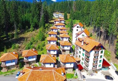 Нова година в планината! 4 нощувки със закуски в Апартхотел Форест Глейд 2*, ползване на релакс център, безплатно за дете до 3.99г. - Снимка
