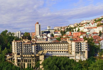 Почивка през пролетта във Велико Търново! Нощувка със закуска и вечеря в Интерхотел Велико Търново, безплатно за дете до 3.99г. - Снимка