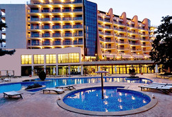 Хотел Double Tree By Hilton - Снимка