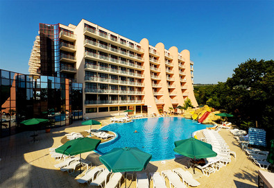 Морска СПА почивка в Златни пясъци! Нощувка на база All inclusive, два външни басейна с водни пързалки, вътрешен басейн, чадъри и шезлонги, фитнес в Хелиос СПА Хотел 4*, безплатно за дете до 11.99 г. - Снимка
