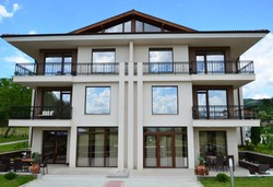 Къща за гости Green Fields - Снимка