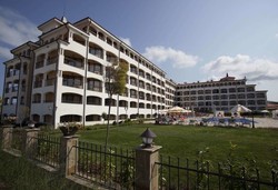 Regina Beach Apartments - Снимка