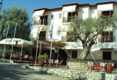 Нощувка на база Закуска в Nostos Hotel 2*, Нидри, о. Лефкада - Снимка