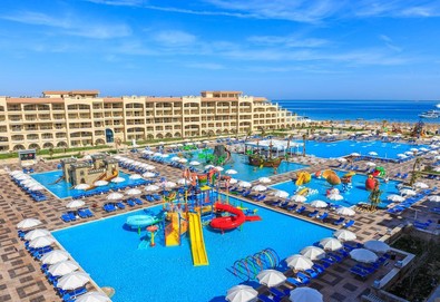 Самолетна почивка в Египет! 5 нощувки на човек на база All inclusive в Albatros White Beach Resort 5*, Хургада, Червено Море с двупосочен чартърен полет от София - Снимка